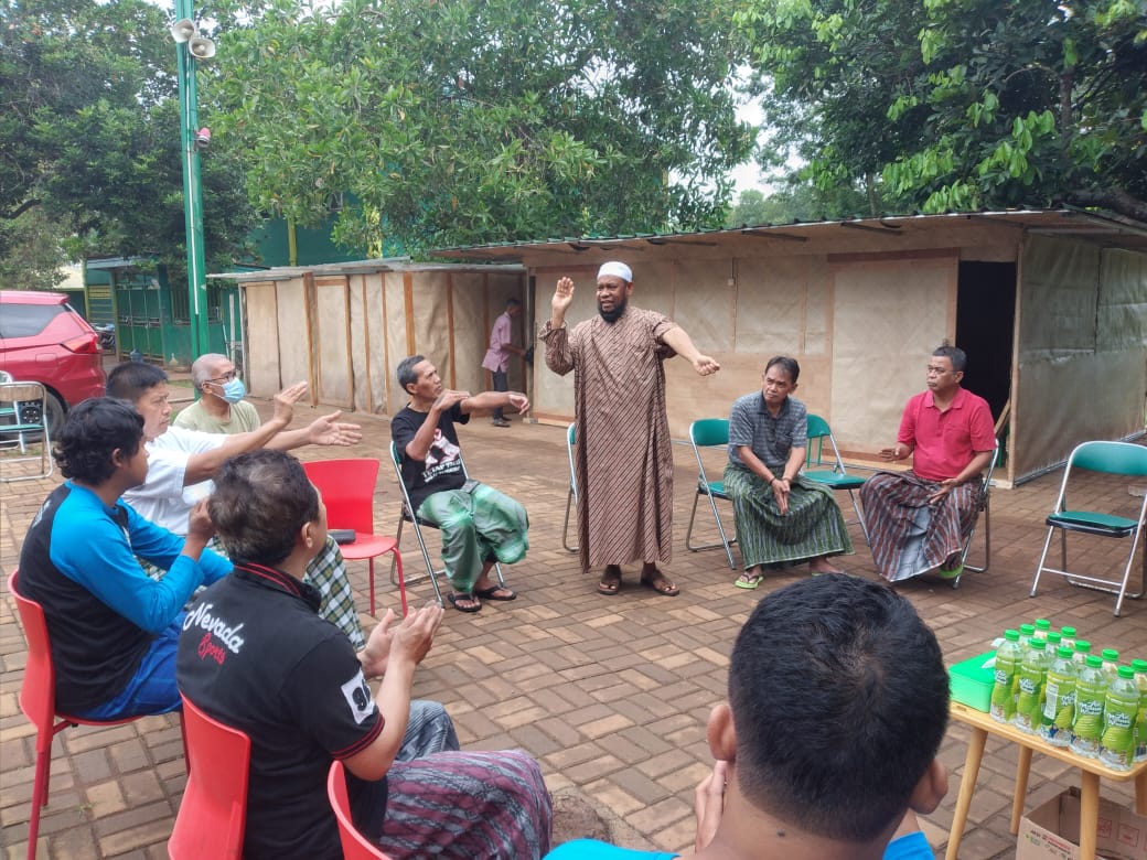 Tingkatkan Imun Hadapi Covid-19, Ustaz Fadlan Kenalkan Terapi Ala Raja Papua